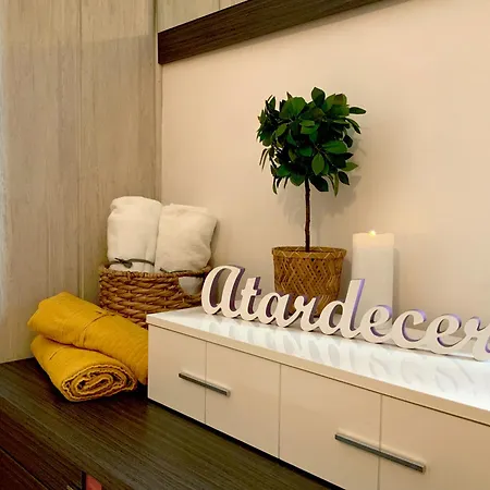 Erase Vez Turistico Junto A La Catedral De