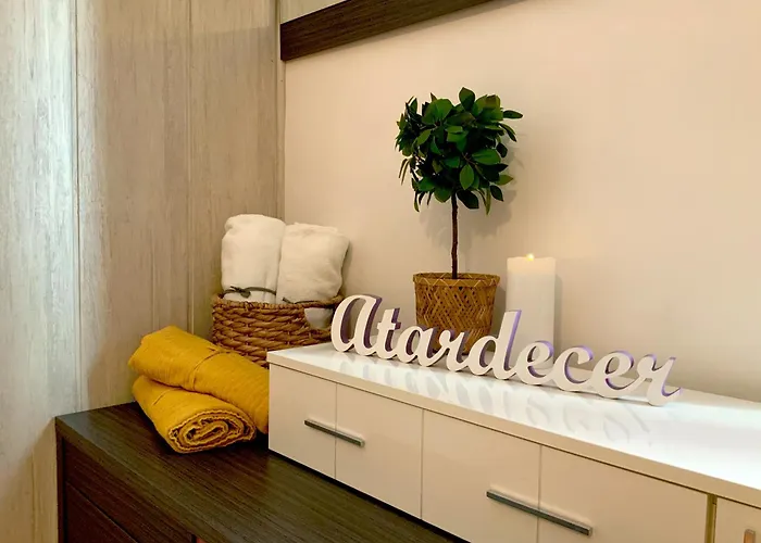 Erase Vez Turistico Junto A La Catedral De