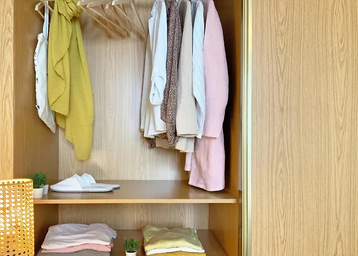 Erase Vez Turistico Junto A La Catedral De Burgo